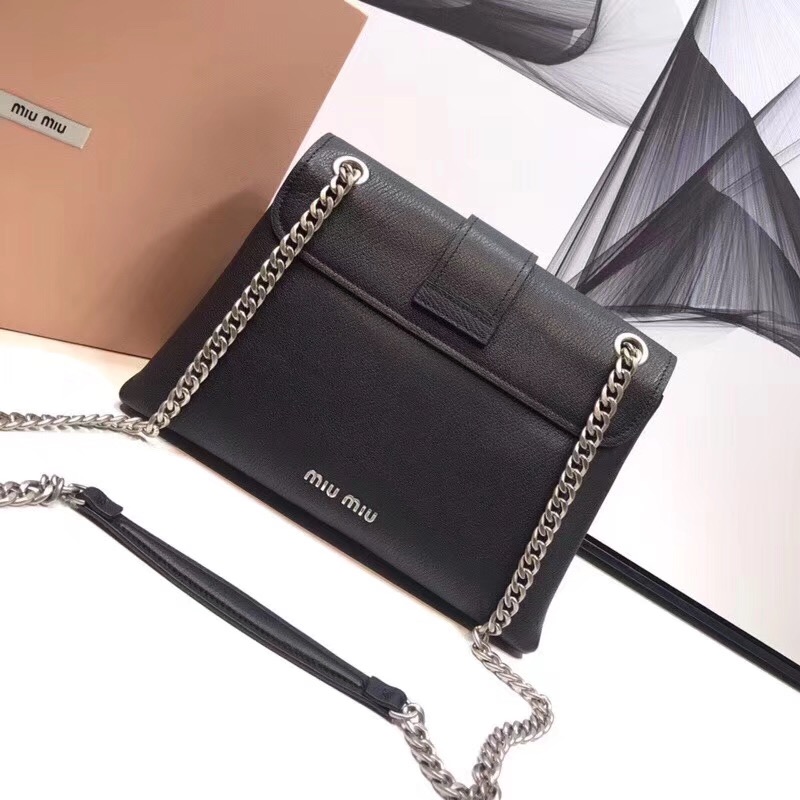 5BD101 MIUMIU 專柜最新 牛皮山羊紋 按扣鎖 大號 翻蓋單肩包 黑色