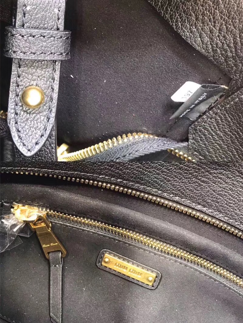 5BG137 MIUMIU專柜新款蝙蝠包 山羊皮 雙提手 單肩斜跨包 黑色