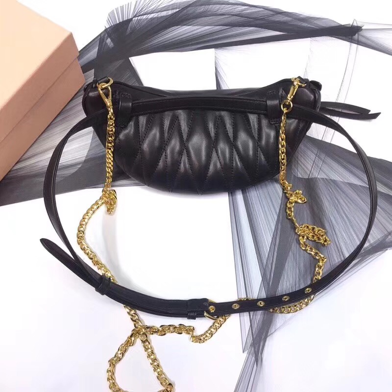 5BL010 MIUMIU專柜新款 腰包 褶皺綿羊皮 腰包單肩 兩用包 黑色