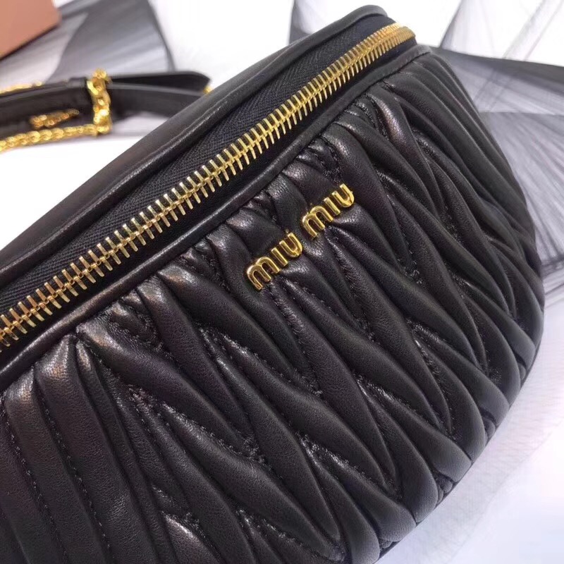 5BL010 MIUMIU專柜新款 腰包 褶皺綿羊皮 腰包單肩 兩用包 黑色