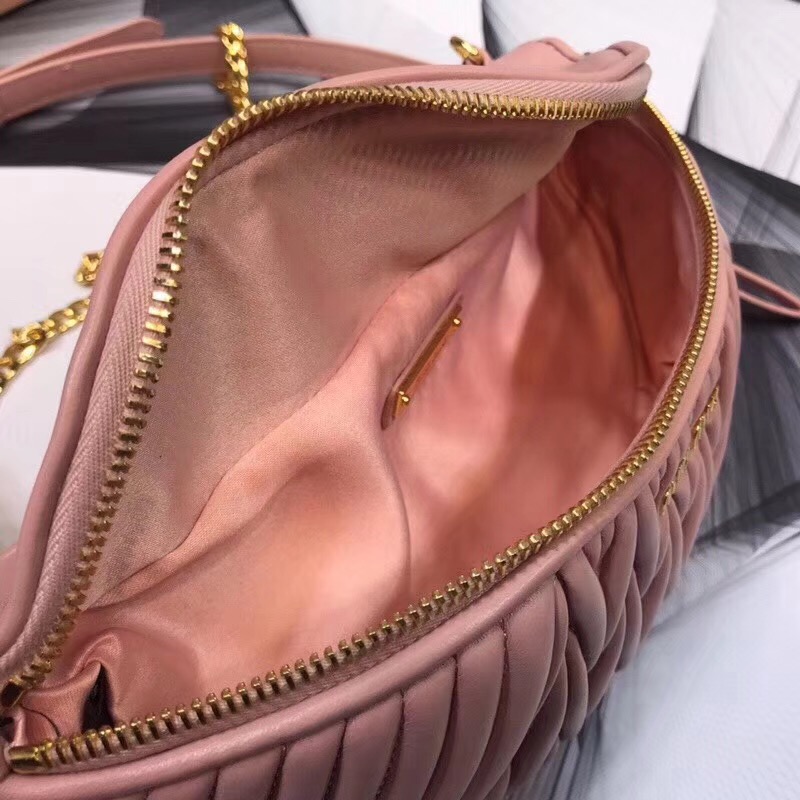 5BL010 MIUMIU專柜新款 腰包 褶皺綿羊皮 腰包單肩 兩用包 粉色