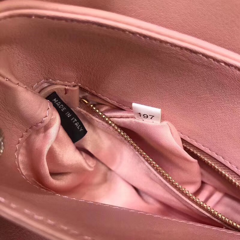 5BD103 MIUMIU專柜走秀款 小牛皮 仿水晶裝飾帶扣 按扣鎖 肩背包 粉色