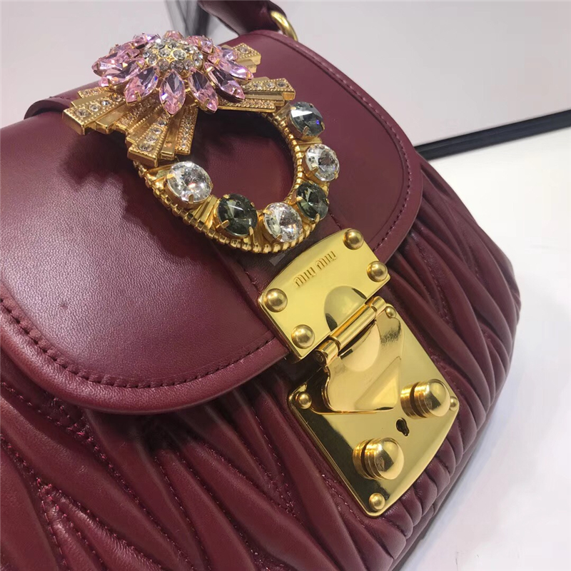 5BH111 MIUMIU專柜新品 小羊皮 小號 仿水晶裝飾帶扣 手提單肩包 棗紅