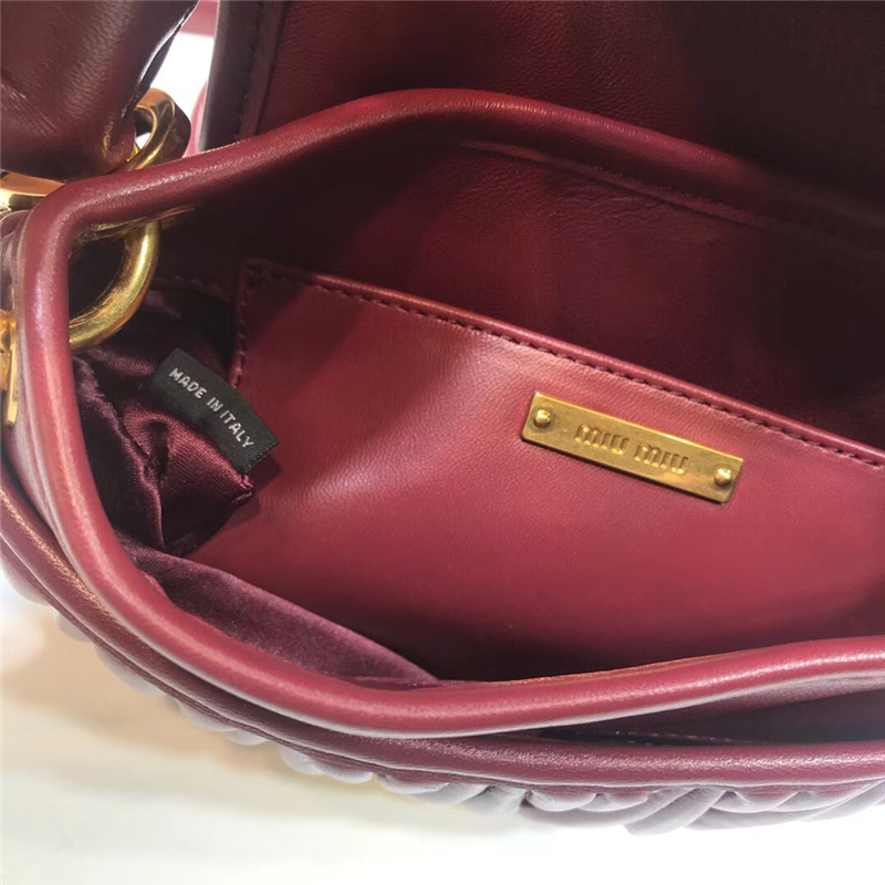 5BH111 MIUMIU專柜新品 小羊皮 小號 仿水晶裝飾帶扣 手提單肩包 棗紅
