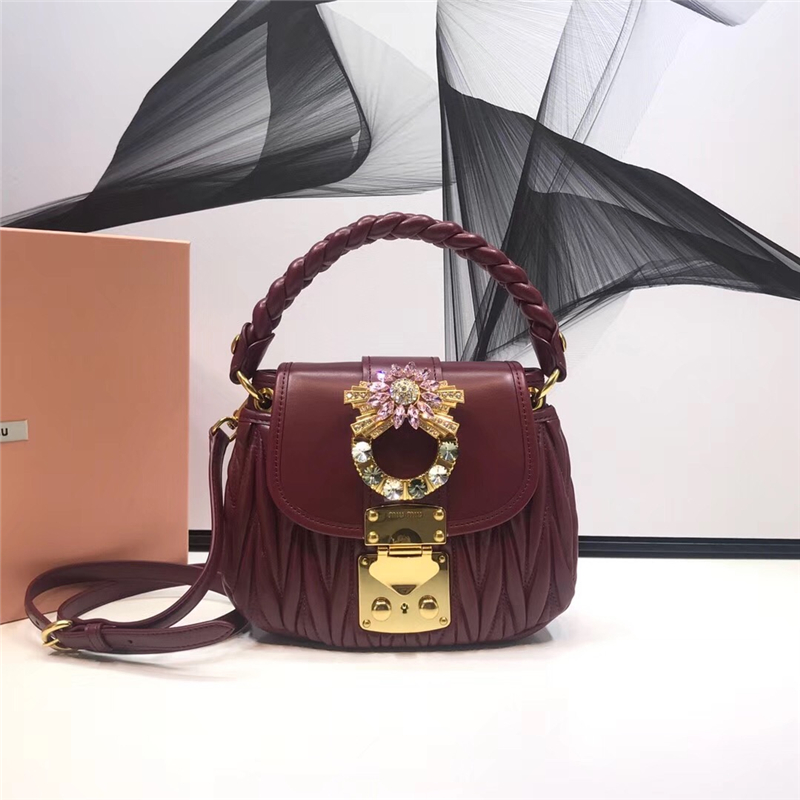 5BH111 MIUMIU專柜新品 小羊皮 小號 仿水晶裝飾帶扣 手提單肩包 棗紅