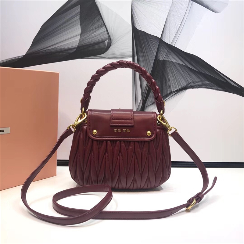 5BH111 MIUMIU專柜新品 小羊皮 小號 仿水晶裝飾帶扣 手提單肩包 棗紅