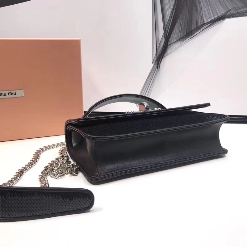5BD115 MIUMIU專柜新款 手工亮片 旋轉(zhuǎn)鎖 翻蓋鏈條包 黑色