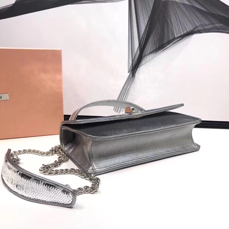 5BD115 MIUMIU專柜新款 手工亮片 旋轉鎖 翻蓋鏈條包 槍色