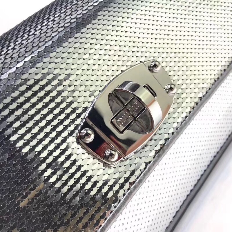 5BD115 MIUMIU專柜新款 手工亮片 旋轉鎖 翻蓋鏈條包 槍色