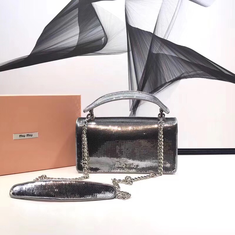 5BD115 MIUMIU專柜新款 手工亮片 旋轉鎖 翻蓋鏈條包 槍色