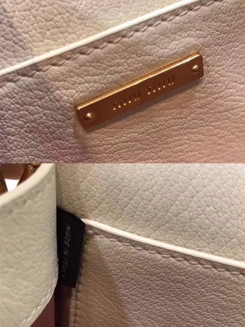 5BF068 MIUMIU專柜新款 草編皮革 仿水晶帶扣 轉(zhuǎn)鎖翻蓋 肩包 白色