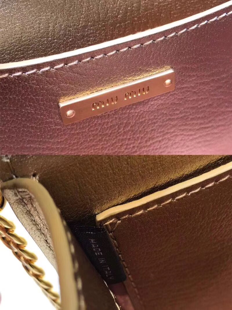 5BF068 MIUMIU專柜新款 草編皮革 仿水晶帶扣 轉鎖翻蓋 肩包 金色