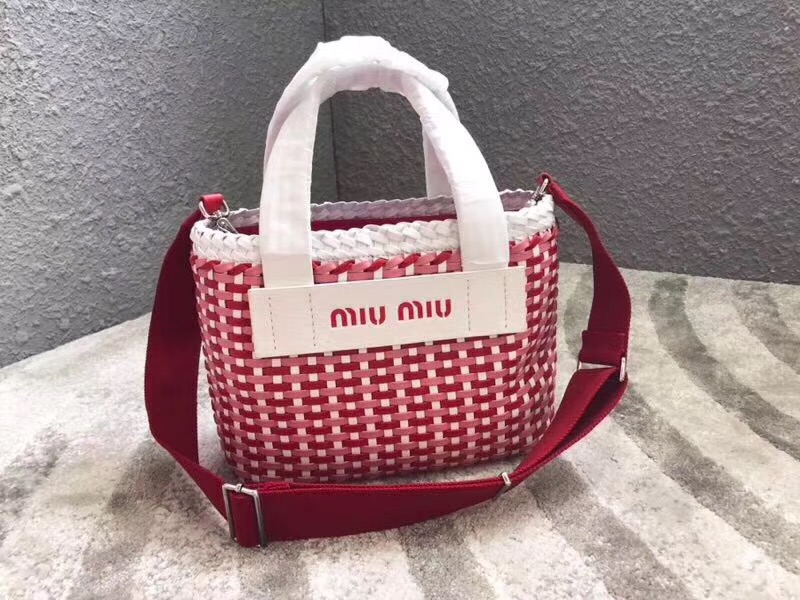 5BA077 MIUMIU專柜新款 人造皮革 編織手袋 手提 菜籃子包 白色