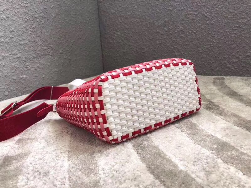 5BA077 MIUMIU專柜新款 人造皮革 編織手袋 手提 菜籃子包 白色