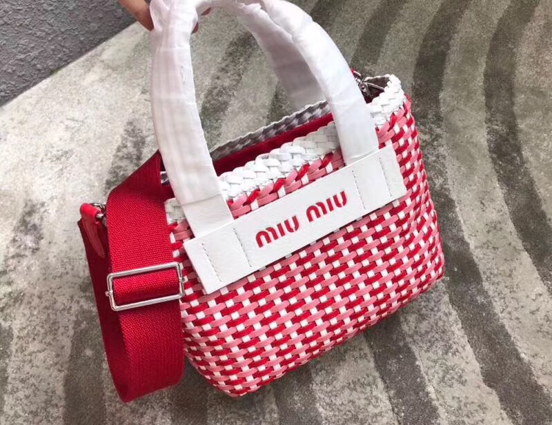 5BA077 MIUMIU專柜新款 人造皮革 編織手袋 手提 菜籃子包 白色