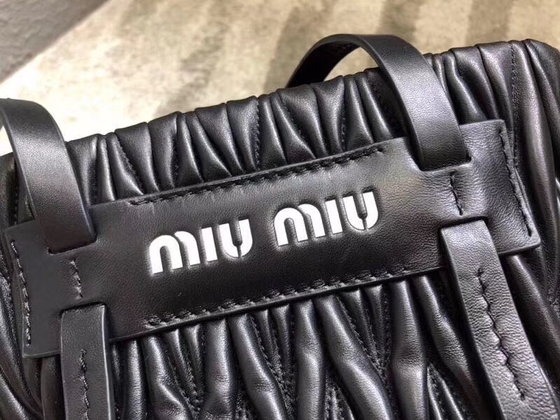 5BE021 MIUMIU專柜新款肩背包 小羊皮 編織柳條 桶形包 黑色