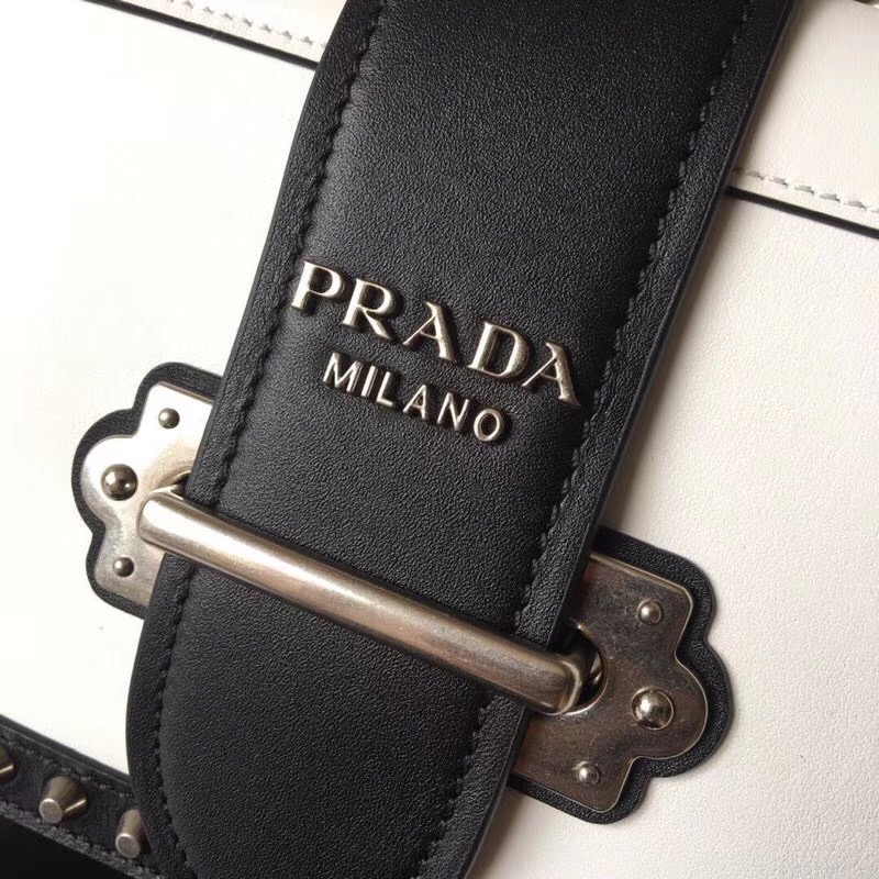 1BD045 Prada cahier 升級(jí)版新款 鉚釘設(shè)計(jì) 普拉達(dá)單肩斜挎包 黑配白