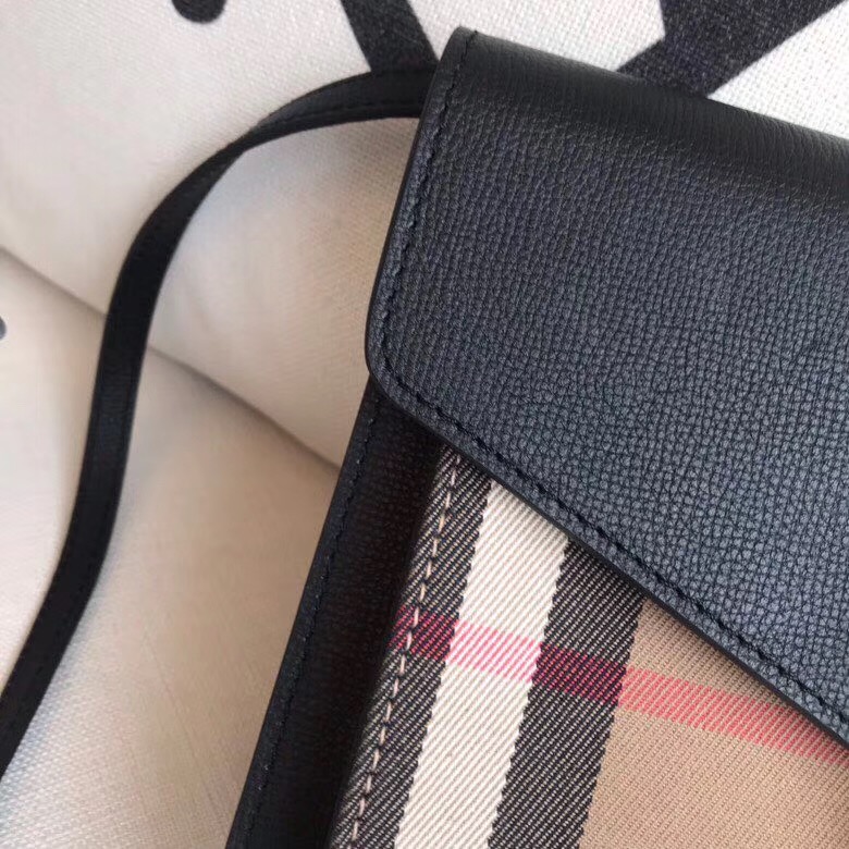 40799671 巴寶莉 House格紋拼皮革 迷你斜背包 黑色