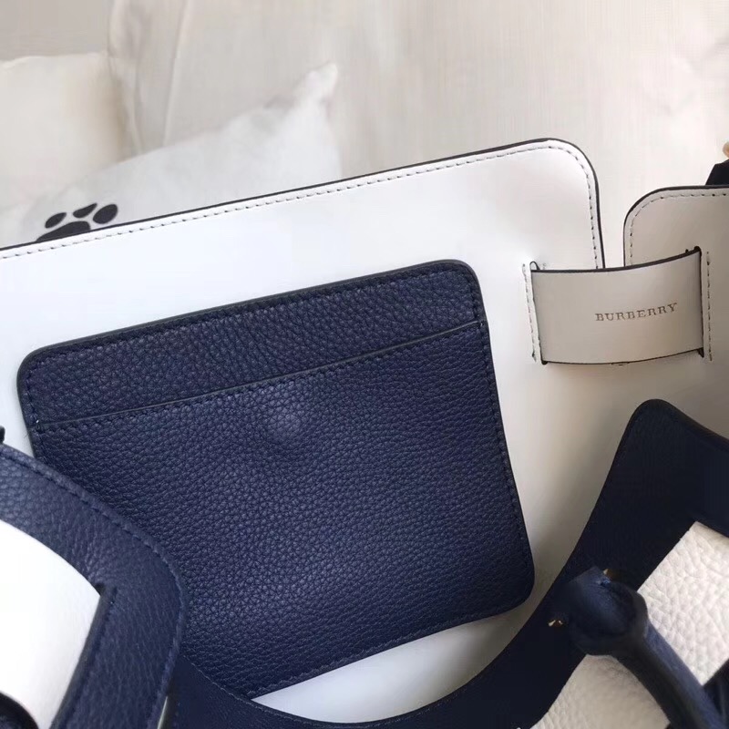 40769461 巴寶莉 The Belt 小號 三色皮革 貝爾特包 藍配白