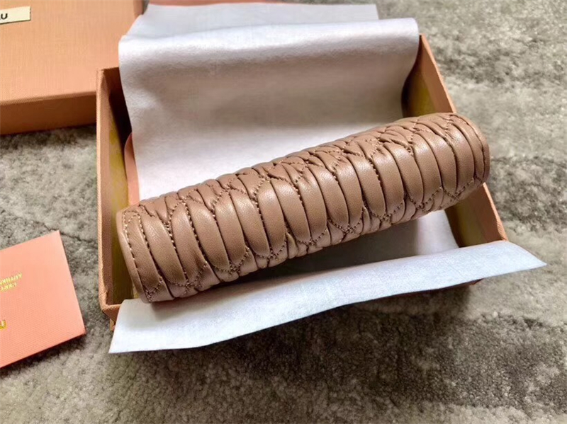 5MH015 MIUMIU 專柜新款 軟牛皮 三折 多卡位錢夾 卡其