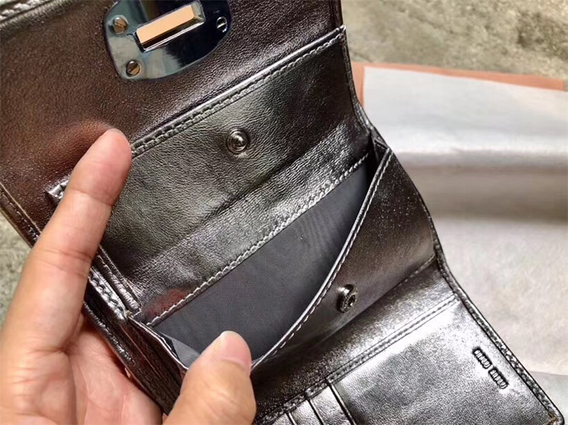 5MH015 MIUMIU 專柜新款 軟牛皮 三折 多卡位錢夾 槍色