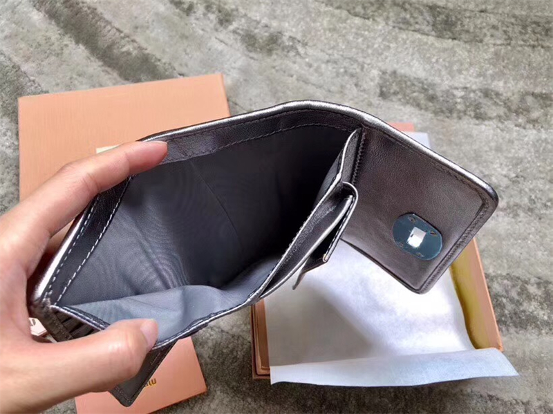 5MH015 MIUMIU 專柜新款 軟牛皮 三折 多卡位錢夾 槍色