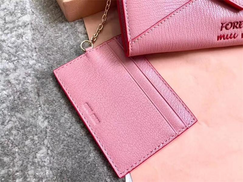 5MH379 MIUMIU 專柜最新 LOVE愛心系列 雙色皮革 錢夾 粉色