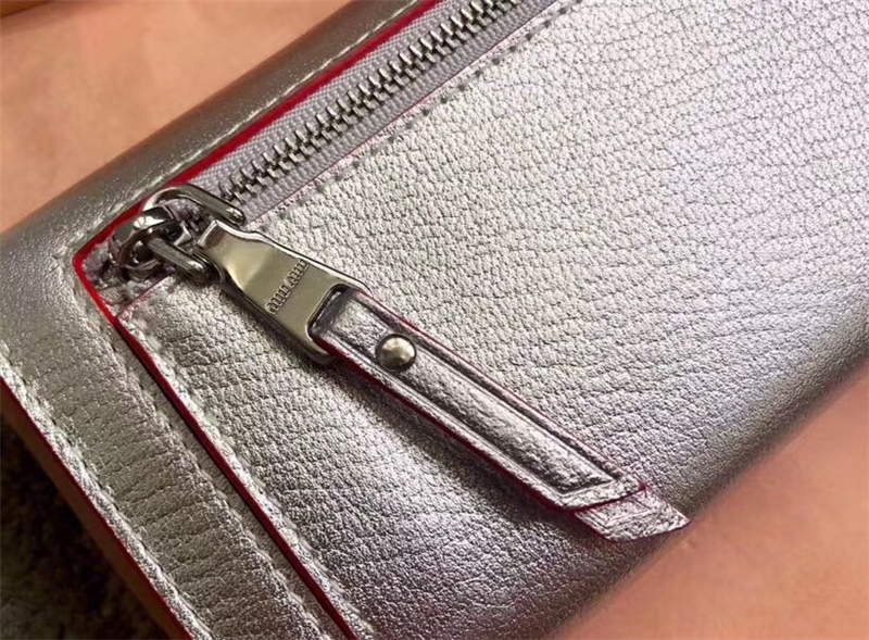 5MH379 MIUMIU 專柜最新 LOVE愛心系列 雙色皮革 錢夾 槍色