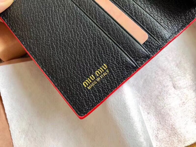 5MV016 MIUMIU 專柜最新 LOVE愛心系列 雙色皮革 兩折錢夾 黑色