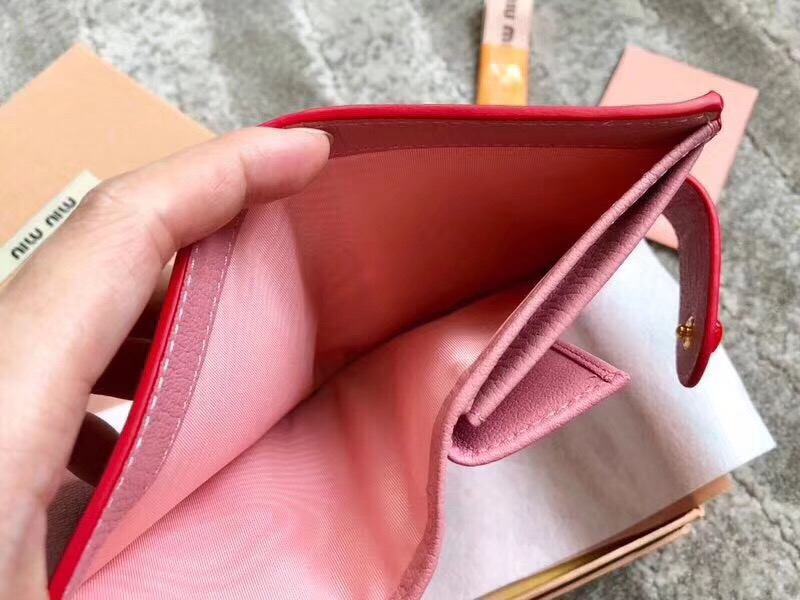 5MV016 專柜最新 LOVE愛心系列 雙色皮革 兩折錢夾 粉色