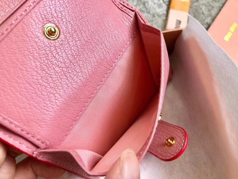 5MV016 專柜最新 LOVE愛心系列 雙色皮革 兩折錢夾 粉色