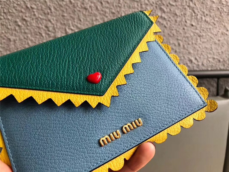 5MF001 MIUMIU 專柜最新 LOVE愛心系列 信封小錢夾 藍(lán)色
