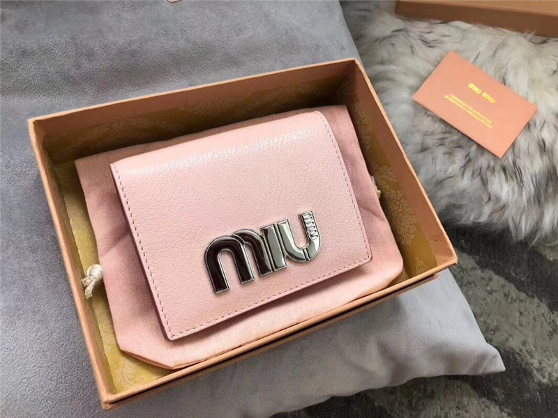 5MV204 MIUMIU 專柜最新 大LOGO 拼色 口袋小錢包 粉色