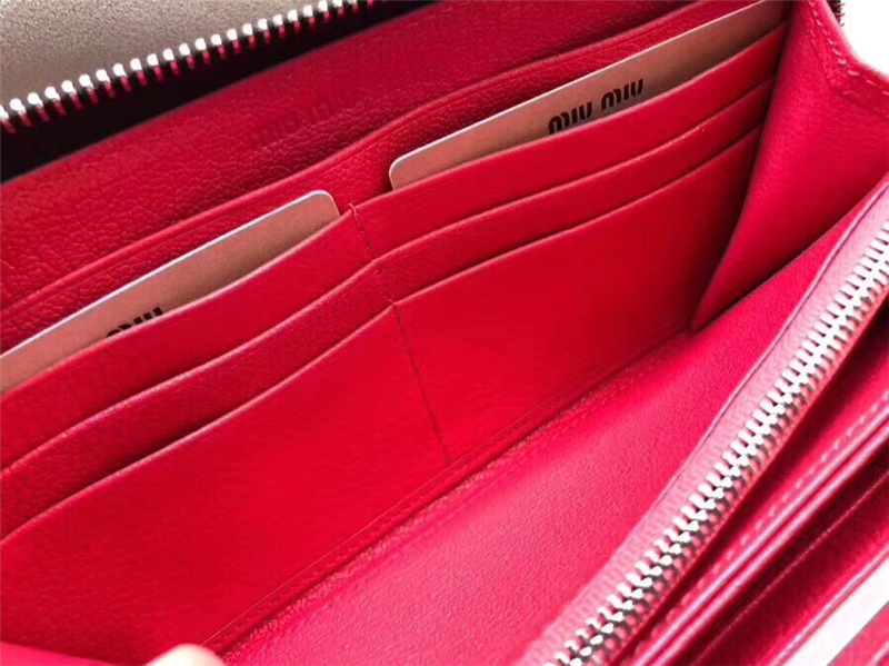 5ML506 MIUMIU 專柜最新 山羊皮 大LOGO 拉鏈錢包 黑色