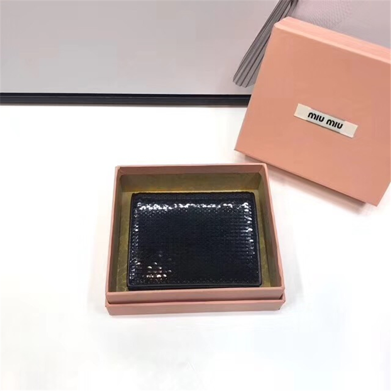5MV204 MIUMIU 專柜新款 手工珠刺繡 亮片口袋小錢夾 黑色