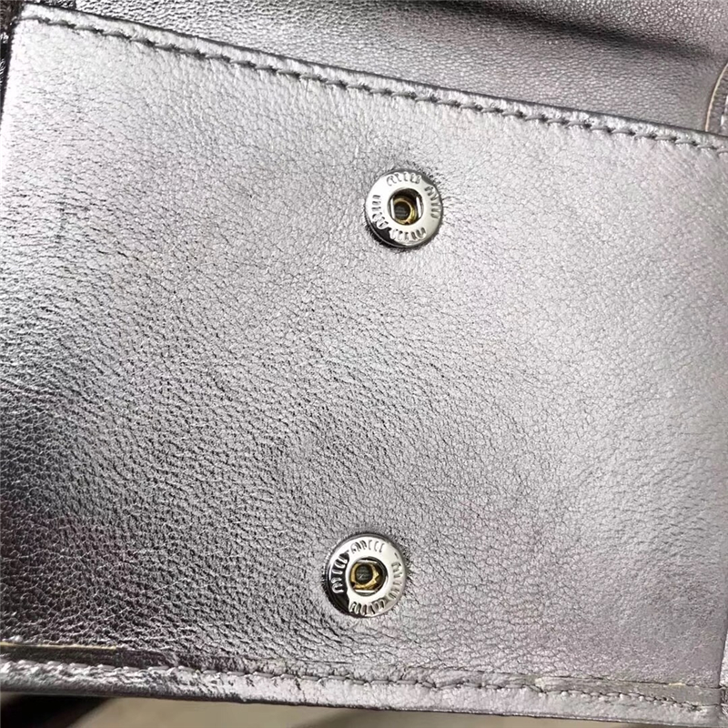 5MV204 MIUMIU 專柜新款 手工珠刺繡 亮片口袋小錢夾 銀色