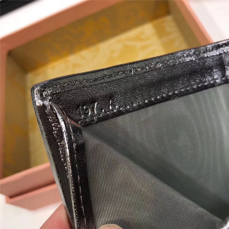 5MV204 MIUMIU 專柜新款 手工珠刺繡 亮片口袋小錢夾 銀色