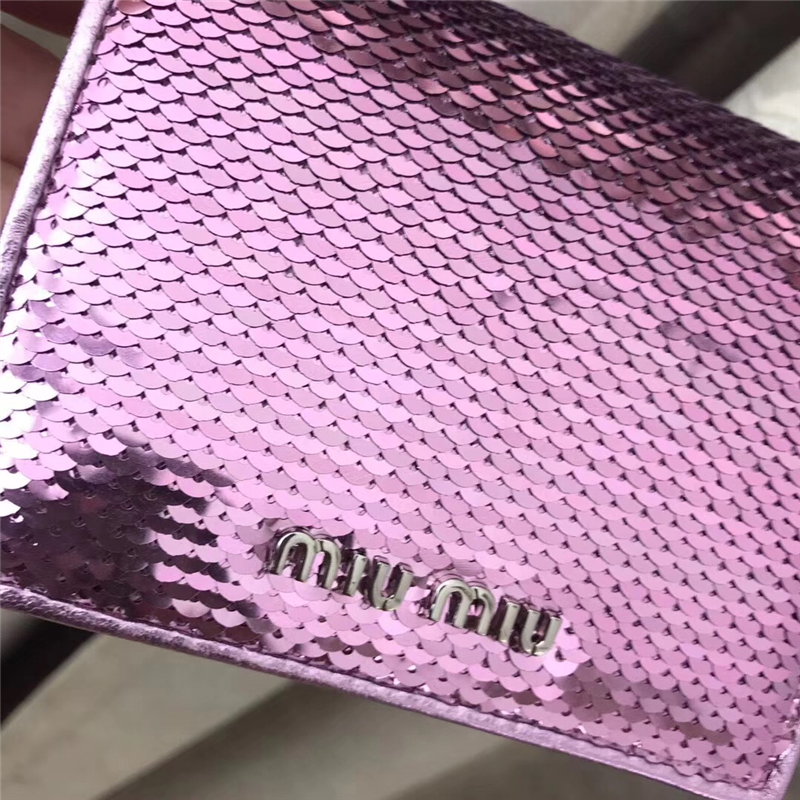 5MV204 MIUMIU 專柜新款 手工珠刺繡 亮片口袋小錢夾 紫色