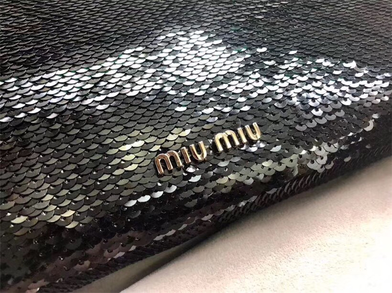 5BD233 MIUMIU 專(zhuān)柜新款 手工珠刺繡 亮片鉆石鏈條包 黑色