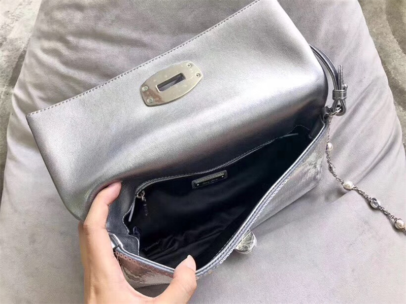 5BD233 MIUMIU 專柜新款 手工珠刺繡 亮片鉆石鏈條包 銀色