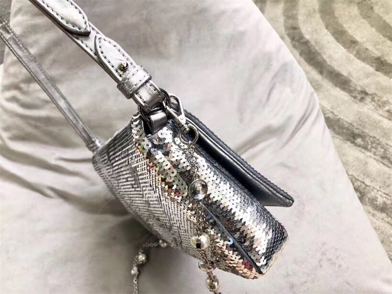 5BD233 MIUMIU 專柜新款 手工珠刺繡 亮片鉆石鏈條包 銀色