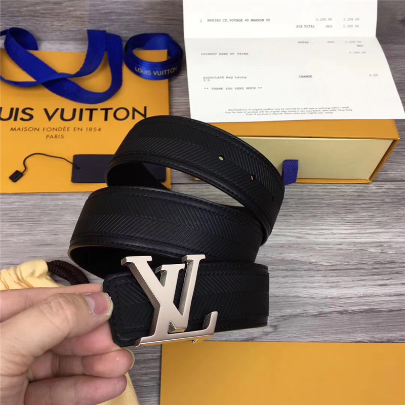 M9911 LV 路易威登 原單精品 雙面設計 小V字壓紋 LV皮帶 黑色M9911 LV 路易威登 原單精品 雙面設計 小V字壓紋 LV皮帶 黑色