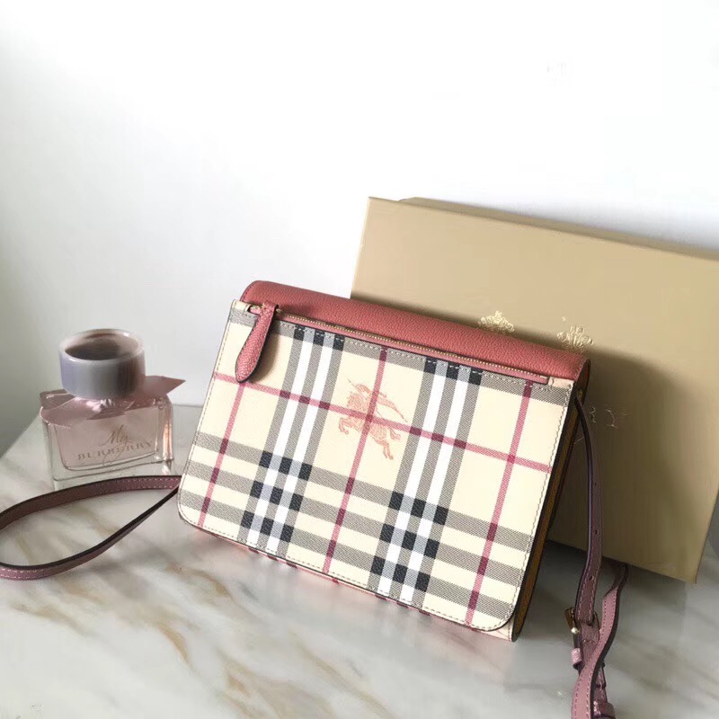 BurBerry巴寶莉 經典翻蓋 戰馬格紋 信封包 單肩斜挎包 粉色