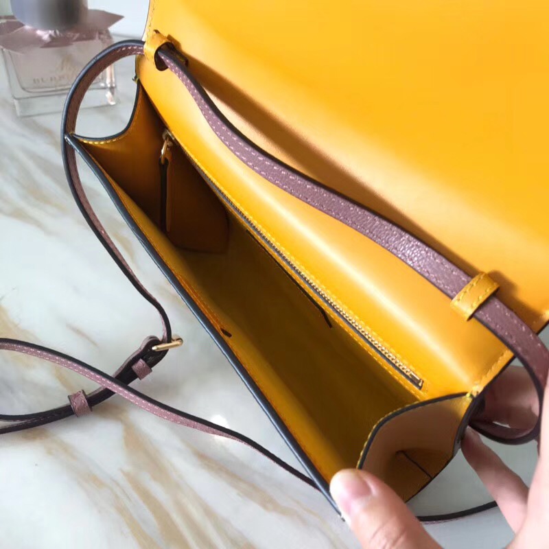 BurBerry巴寶莉 經典翻蓋 戰馬格紋 信封包 單肩斜挎包 粉色