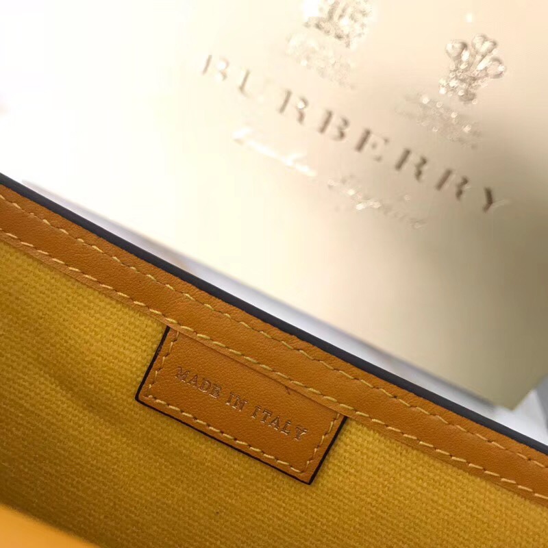 BurBerry巴寶莉 經典翻蓋 戰馬格紋 信封包 單肩斜挎包 粉色