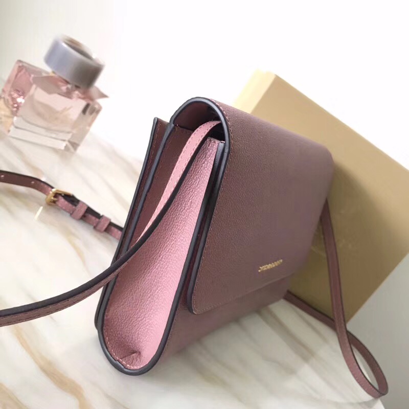 BurBerry巴寶莉 經典翻蓋 進口粒紋皮 信封包 單肩斜挎包 粉色