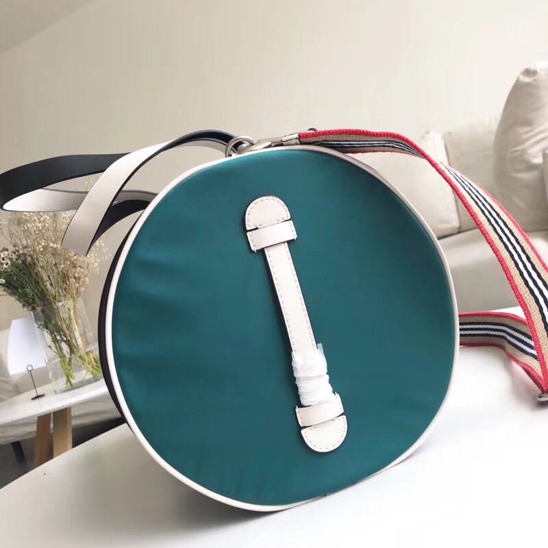 40743781 Burberry 中號 拼色 Vintage格紋 圓筒旅行袋 黑色