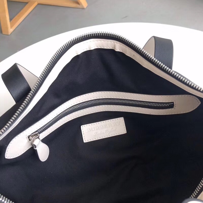 40743781 Burberry 中號 拼色 Vintage格紋 圓筒旅行袋 黑色