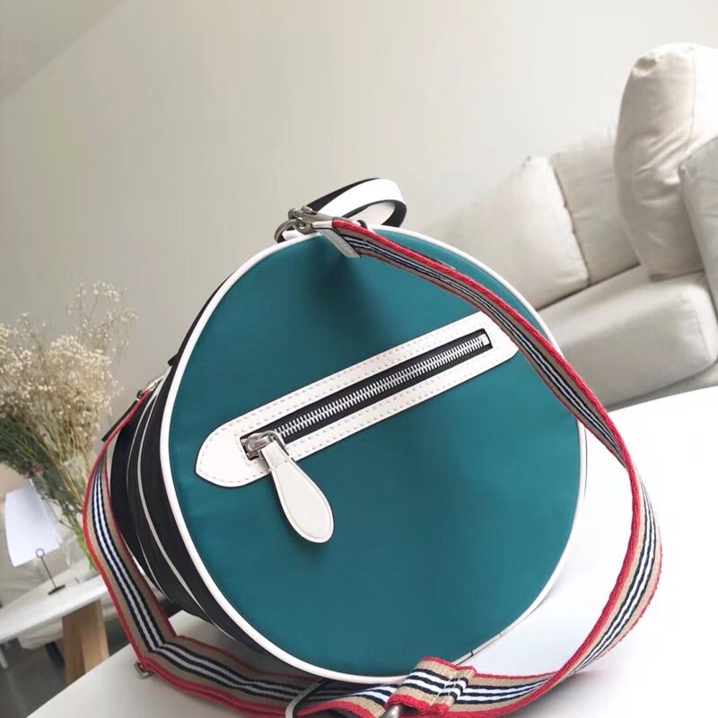 40743781 Burberry 中號 拼色 Vintage格紋 圓筒旅行袋 黑色