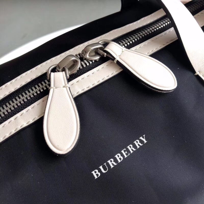 40743781 Burberry 中號 拼色 Vintage格紋 圓筒旅行袋 黑色